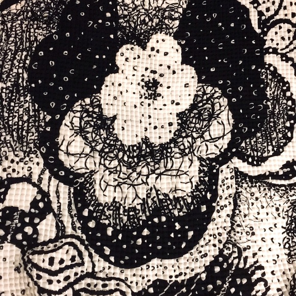 Women’s Black and White tank. - Picture 2 of 5